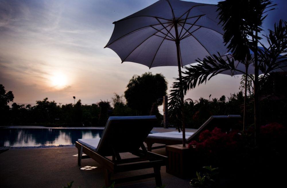 Jaroenrat Resort Samut Songkhram Exterior photo