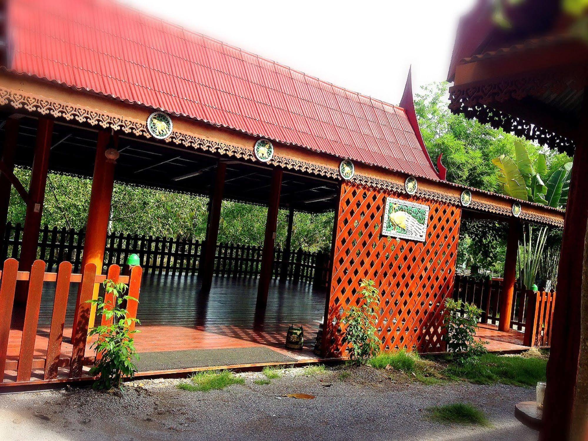 Jaroenrat Resort Samut Songkhram Exterior photo