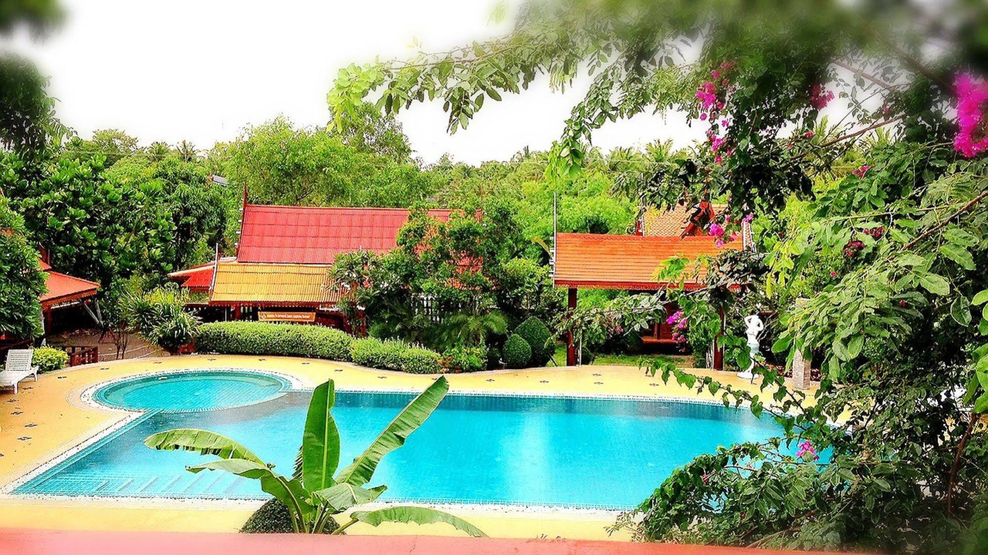 Jaroenrat Resort Samut Songkhram Exterior photo
