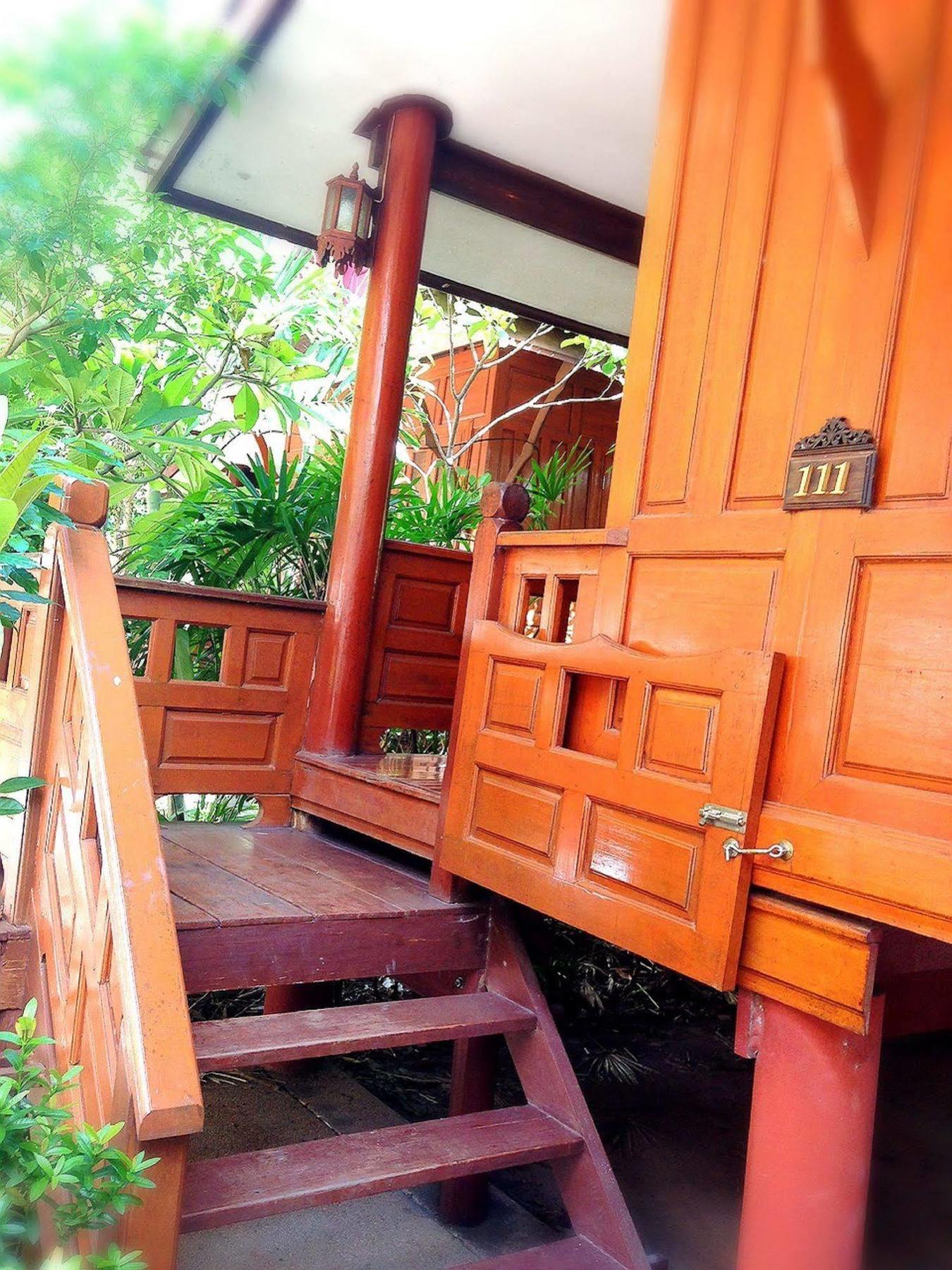 Jaroenrat Resort Samut Songkhram Exterior photo